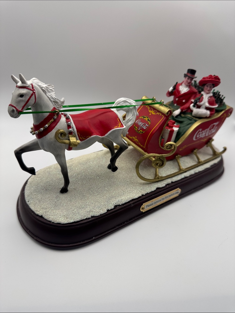 Bradford Exchange Coca Cola Refreshing All the Way Horse Sleigh Christmas